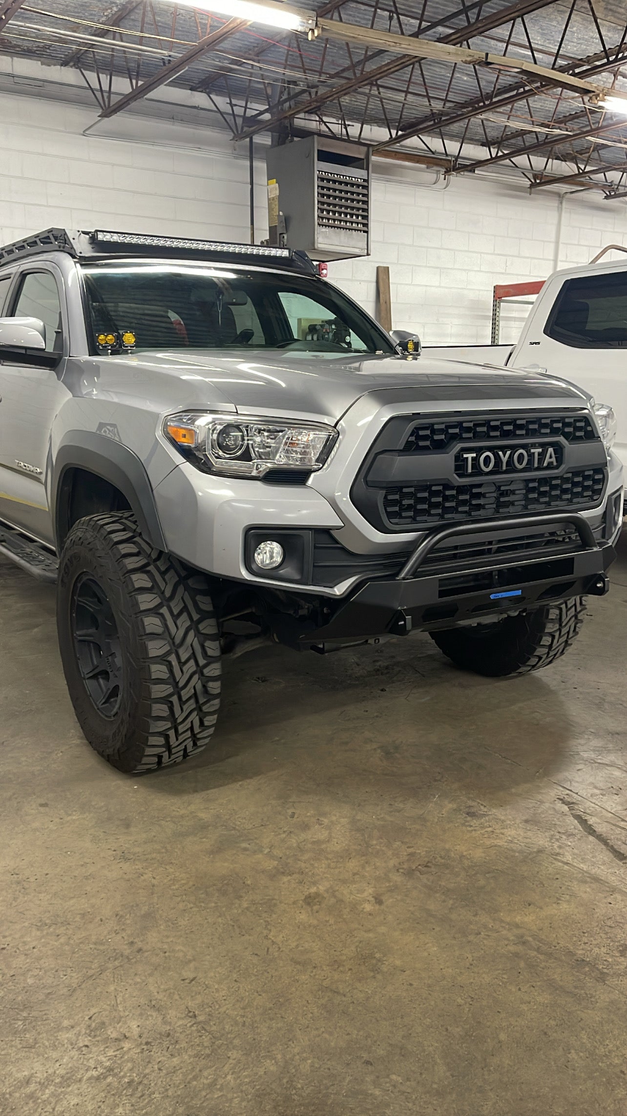 Southern Style 2016-2023 Tacoma Slimline Hybrid Versa bumper
