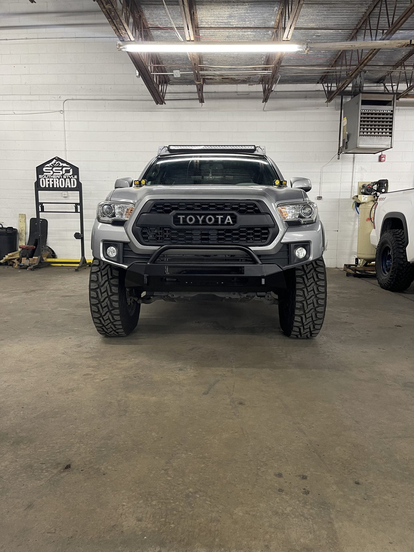 Southern Style 2016-2023 Tacoma Slimline Hybrid Versa bumper
